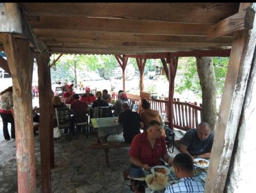 a group of people sitting at a restaurant eating food at Basturk Dinlenme Tesisi in Büyükçakır