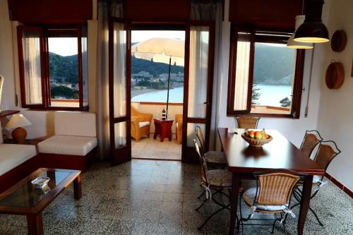 a living room with a table and a couch at Ammiraglio in Campese