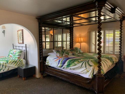 Ein Bett oder Betten in einem Zimmer der Unterkunft Chantico Inn