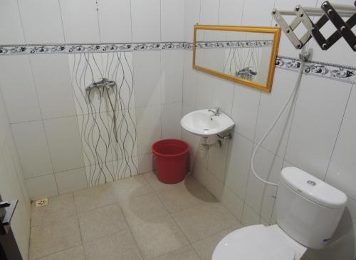 a bathroom with a toilet and a sink at Lotus 2 Guest House in Borobudur