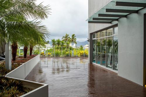 Κήπος έξω από το Cairns Waterfront Luxury at Harbourlights