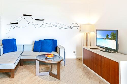 Televiisor ja/või meelelahutuskeskus majutusasutuses Shangri-La The Marina, Cairns