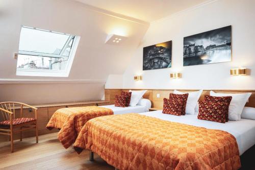 Ένα ή περισσότερα κρεβάτια σε δωμάτιο στο Hôtel du Levant