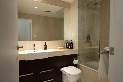 Ванна кімната в Cairns Waterfront Luxury at Harbourlights