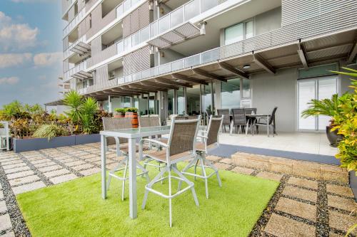 Κήπος έξω από το Cairns Waterfront Luxury at Harbourlights