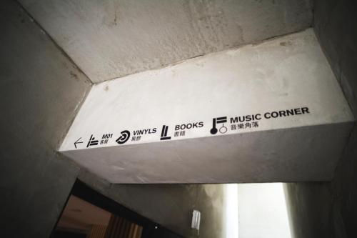 a sign on the ceiling of a building at FFF Hotel in Hengchun