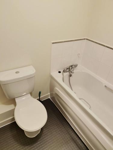 Koupelna v ubytování Lakeside: Argosy 3bed house 2bath parking M27 J5 Southampton Airport sleeps 6