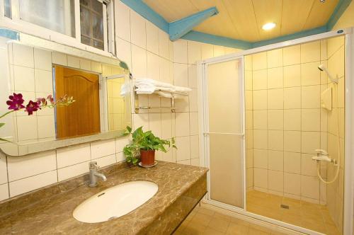 Ванная комната в Sunny Ocean B&B