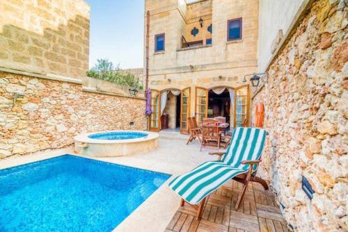 Exceptional villa in In-Nadur with private pool.