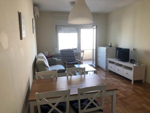 Et tv og/eller underholdning på Apartment Maris - Free Parking