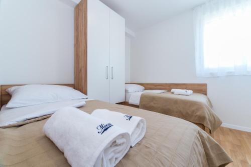 Ένα ή περισσότερα κρεβάτια σε δωμάτιο στο Villa Mirakul