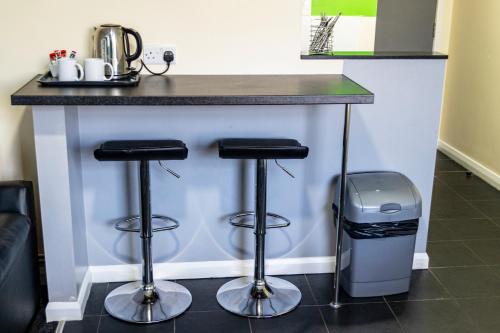 Η κουζίνα ή μικρή κουζίνα στο Lymedale Suites Studios & Aparthotel in NEWCASTLE UNDER LYME & STOKE