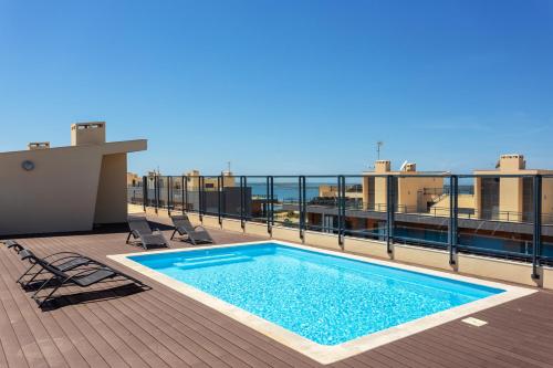 Privilege Apartment Benet with Rooftop Pool, Village Marina - Olhão