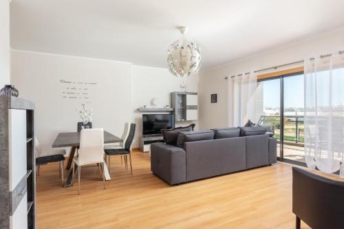 Privilege Apartment Benet with Rooftop Pool, Village Marina - Olhão