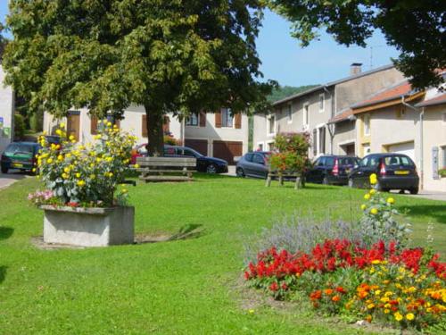Κήπος έξω από το Chambres d'hôtes Les Coquelicots