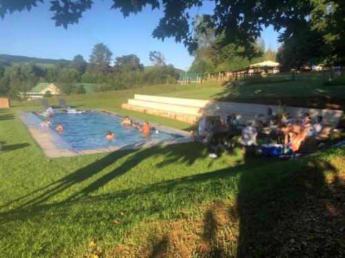 un grupo de personas sentadas en una piscina en Lavender Trout Guest Farm, en Nottingham Road