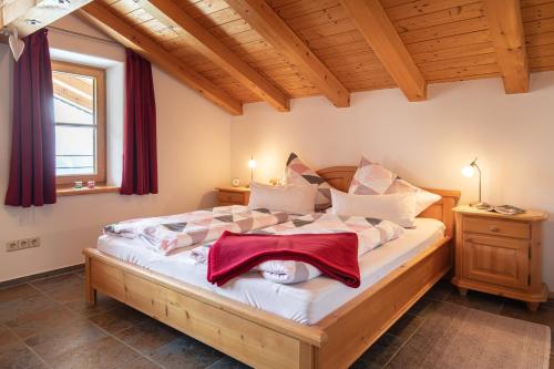 Postel nebo postele na pokoji v ubytování Berggasthaus Steinberg-Alm