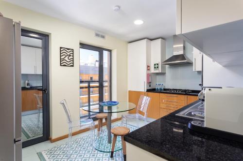 Privilege Sea View Apartment Pochet with Rooftop Pool, Village Marina - Olhão