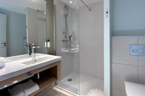 Ванная комната в Hôtel Akena Troyes - La Chapelle St-Luc