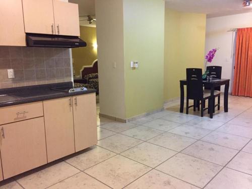 Η κουζίνα ή μικρή κουζίνα στο Hotel JS