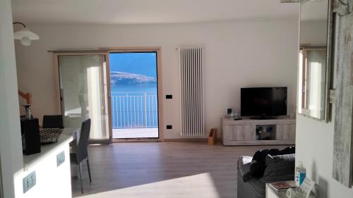 Μια τηλεόραση ή/και κέντρο ψυχαγωγίας στο Casa Al.Ma
