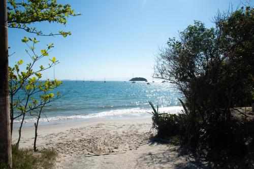 Casa Geminada duplex 04, Jurerê a 3 quadras da praia, Florianópolis, Brazilia