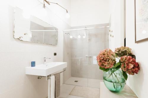 Bilik mandi di Villa Trisano