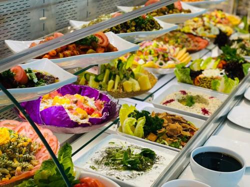 Jídlo v hotelu nebo okolí