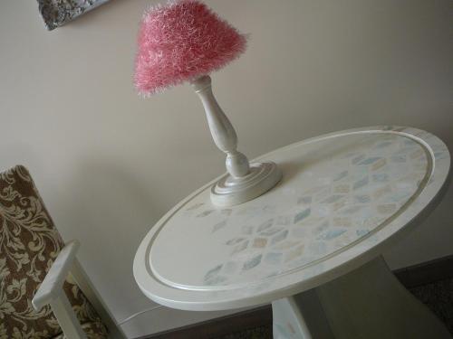 a pink brush sitting on top of a white table at Dunakanyar Apartment in Tahitótfalu