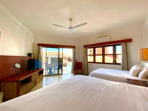 Ένα ή περισσότερα κρεβάτια σε δωμάτιο στο Hotel Amaca Puerto Vallarta - Adults Only
