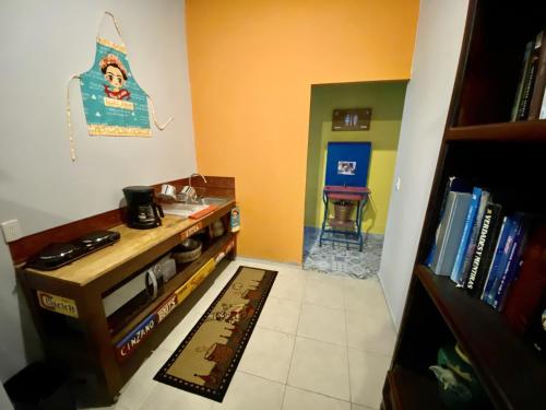 a room with a room with a table and a shelf at Diaza Rooms Center of Oaxaca in Oaxaca City