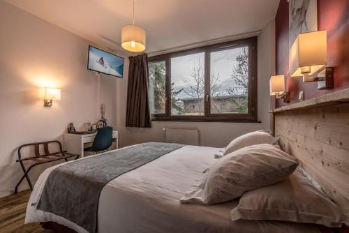 Postel nebo postele na pokoji v ubytování Hôtel Le Marintan