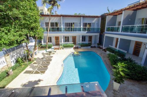 uma vista aérea de uma casa com piscina em Casa Valeria Boutique Hotel em Sosúa