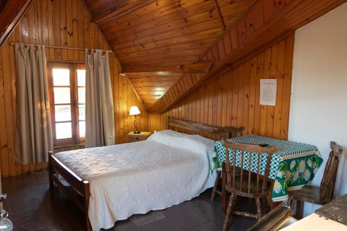 a bedroom with a bed and a table and chairs at Hotel Amazonas in Termas del Daymán
