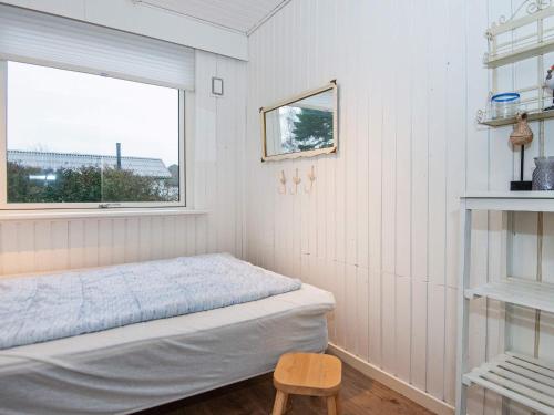 A bed or beds in a room at Three-Bedroom Holiday home in Sydals 2