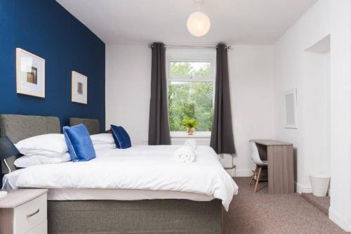 Foto dalla galleria di Newport house sleeps 9 - Mycityhaven a Newport