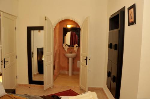 Koupelna v ubytování Hotel Riad Ben Atar