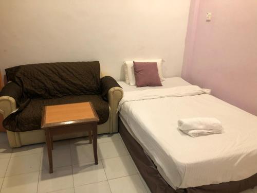 Ένα ή περισσότερα κρεβάτια σε δωμάτιο στο Bukit Bentong Homestay