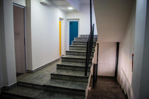 a staircase in a building with a blue door at WISZ-V in Belén