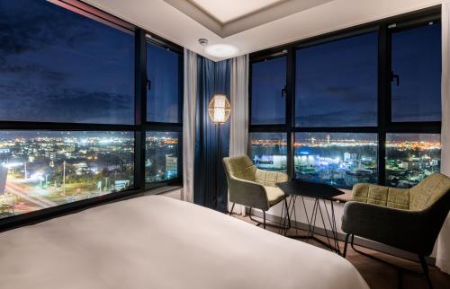 Postel nebo postele na pokoji v ubytování Ventimo Hotel & Residence Jeju