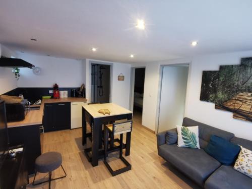 Gallery image of Gîte 2 chambres avec piscine in Sernhac