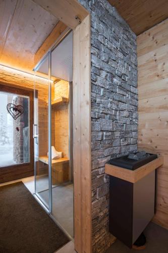 Chalet Black Pearl