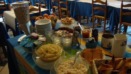 a table with a blue table cloth with food on it at Hotel Pikassaria in Sare