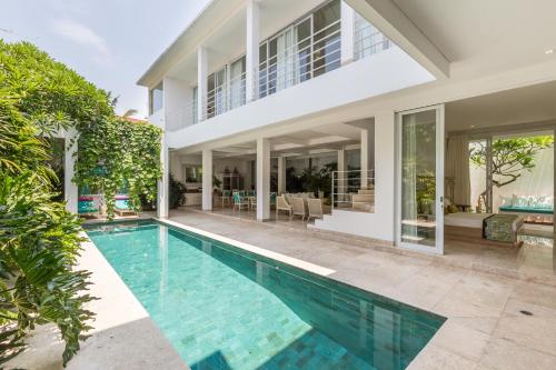Piscina a Villa Lansel o a prop