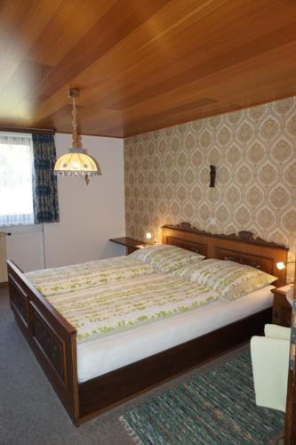 Säng eller sängar i ett rum på Gästehaus Metzler