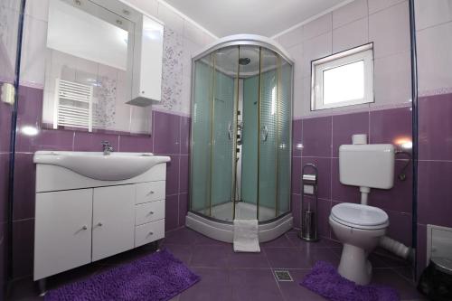 A bathroom at Villa Nina