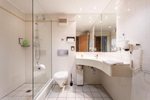 Een badkamer bij Hotel am Park