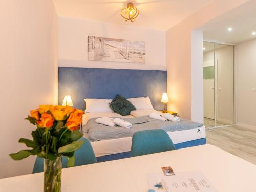 Posteľ alebo postele v izbe v ubytovaní ApartmentyPrzyMorzu Ogrody