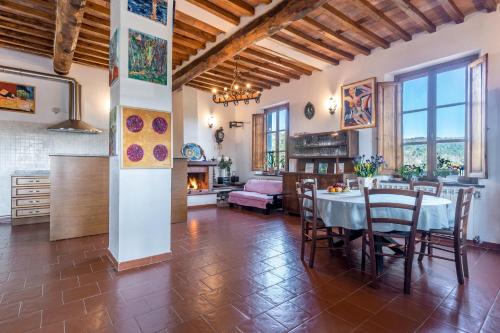 a kitchen and living room with a table and chairs at Residence al Foionco in Lucca