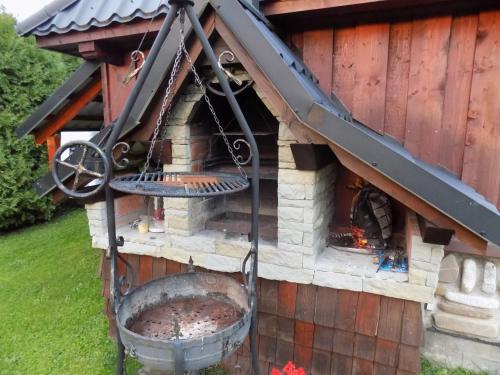 a bird house with a grill in a yard at Pokoje u Teresy in Czarna Góra
